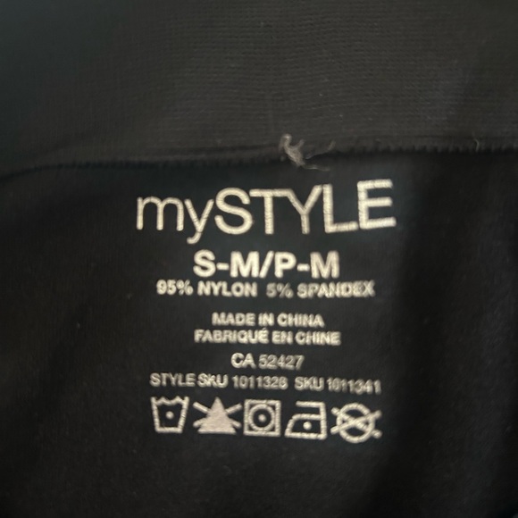 Tight black biker shorts size small - Picture 2 of 2